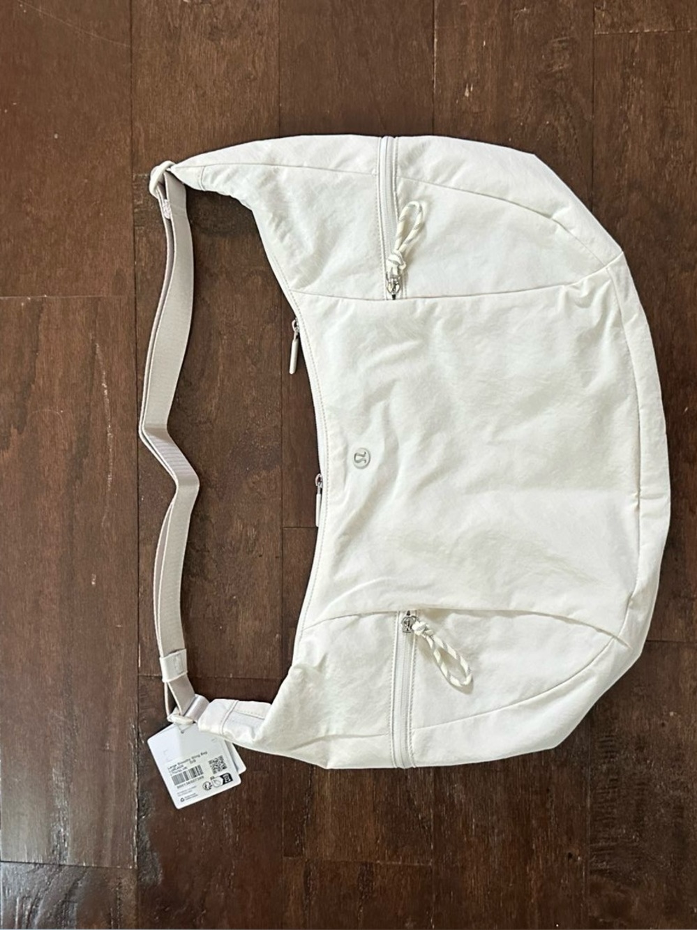 Lululemon Large Slouchy Sling Bag 13L light ivory with silver-NWT - Picture 8 of 16